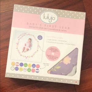 Lulujo baby’s first year photo blanket and cards